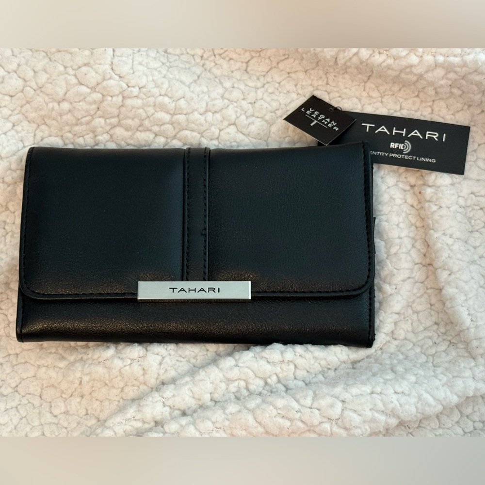 NWT Authentic Vintage Tahari Black TriFold Clutch/Wallet